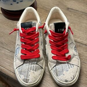 Steve Madden Sneaker. Cow hide with star motif. Red Laces. Woman’s 5.5.